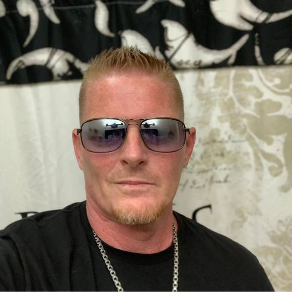 Profile Picture of Robert Eigenbrod (@eigenbrod) on Poshmark