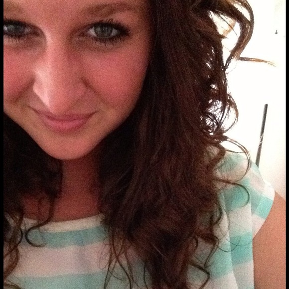 Profile Picture of Jessica Jablonowski (@jesslinds90) on Poshmark