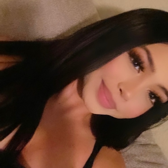 Profile Picture of Chloe-gayle Calamayan (@earth2chloe) on Poshmark