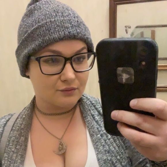 Profile Picture of Haley Archer (@haley_archer) on Poshmark