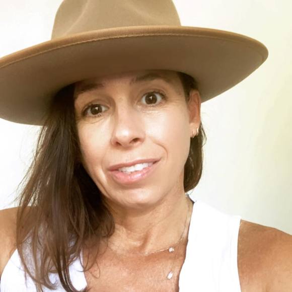 Profile Picture of Kristi Blustein (@kblustein1) on Poshmark