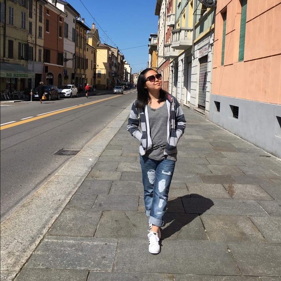 Profile Picture of Kimberly Yap (@k_yap) on Poshmark