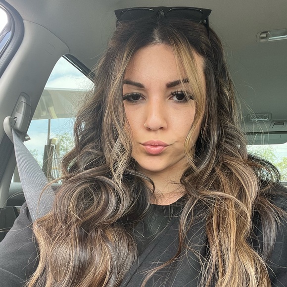 Profile Picture of Joelle Carreon (@joellemcarreon) on Poshmark