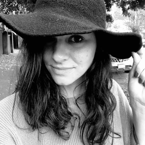 Profile Picture of Julia Clow (@juliaclow) on Poshmark