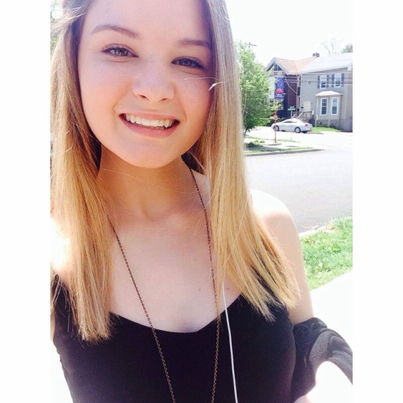 Profile Picture of Madison Guillet (@madisonguillet) on Poshmark
