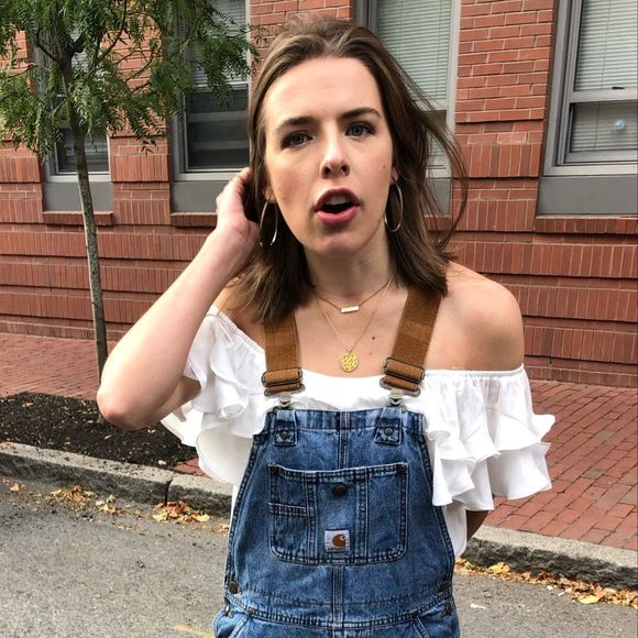Profile Picture of Amelia Wilson (@ameliawilson289) on Poshmark