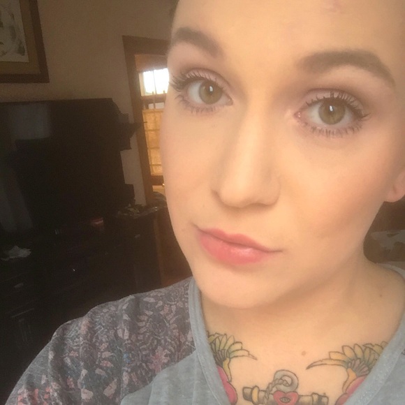 Profile Picture of Amberlee Border (@amberleeborder) on Poshmark