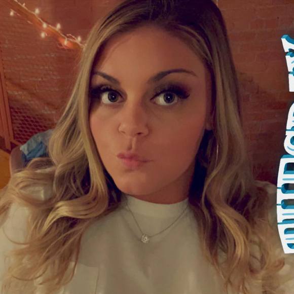 Profile Picture of Kelli Mcdaniel (@kelliannxo_) on Poshmark