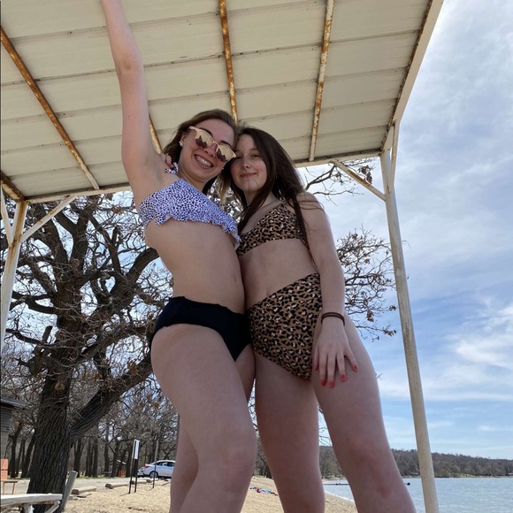 Profile Picture of Ella Holtberg (@ellaholtberg) on Poshmark