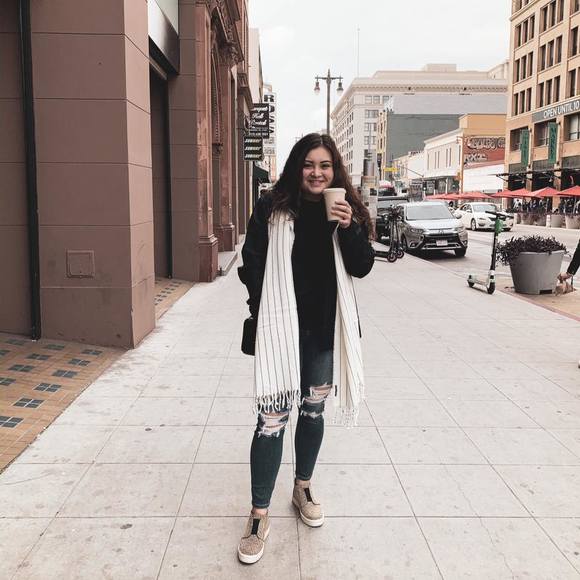 Profile Picture of Jasmine Mullally (@jasminemullally) on Poshmark