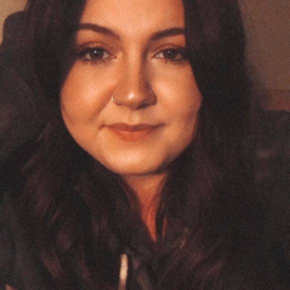Profile Picture of Miranda Long (@___mnl) on Poshmark