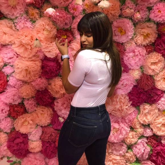 Profile Picture of Manuela Alvarez (@mani_alvarez94) on Poshmark