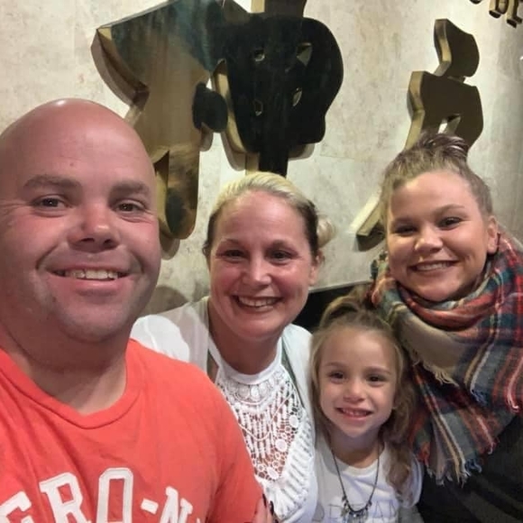 Profile Picture of Miranda Bartholomew (@mimi81299) on Poshmark