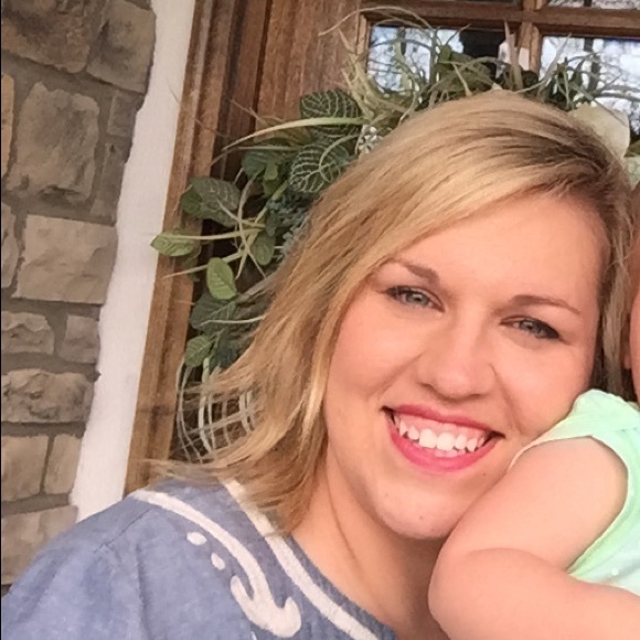 Profile Picture of Andrea Schmidt (@andreaschmidt7) on Poshmark