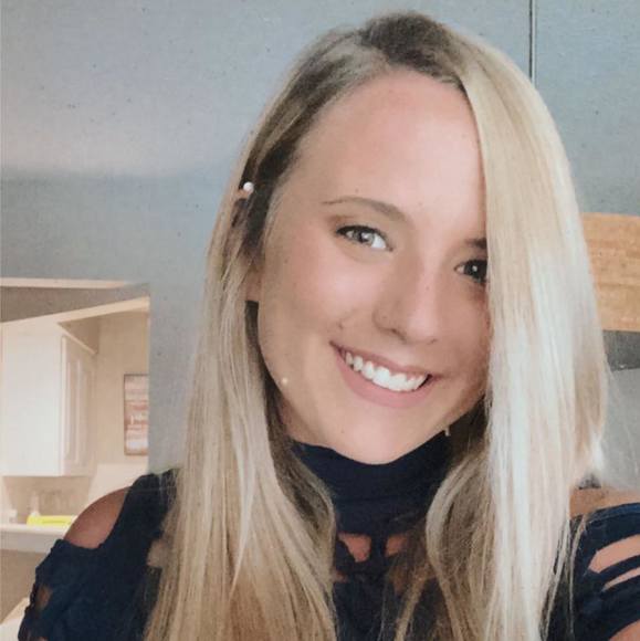 Profile Picture of Cheyenne Walker (@cheyewalker18) on Poshmark