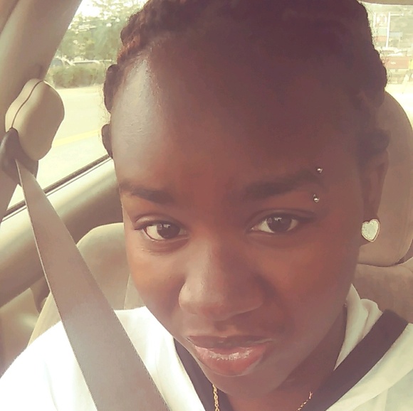 Profile Picture of Paradyze Phillips (@missparadyze) on Poshmark