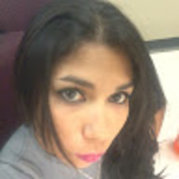 Profile Picture of Edith Gonzalez (@edithglz07) on Poshmark