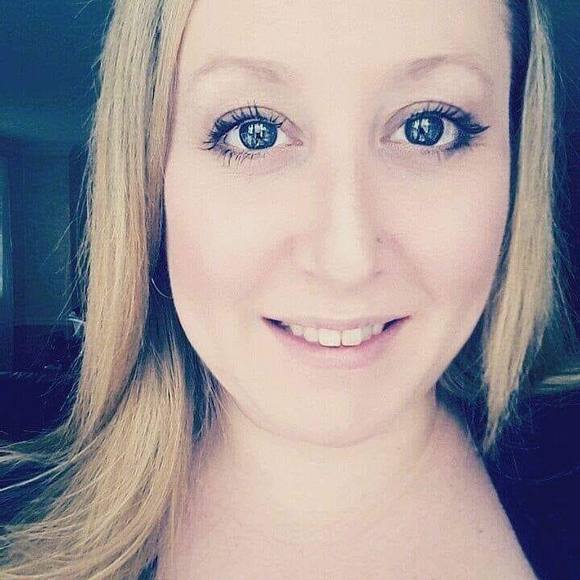 Profile Picture of Amanda Doxtater (@doxtateramanda) on Poshmark