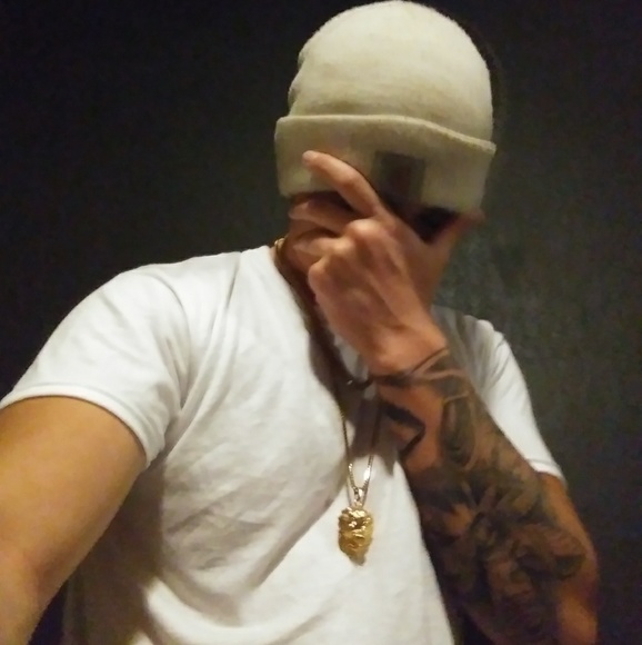 Profile Picture of Jonathan Smith (@b3abeast) on Poshmark