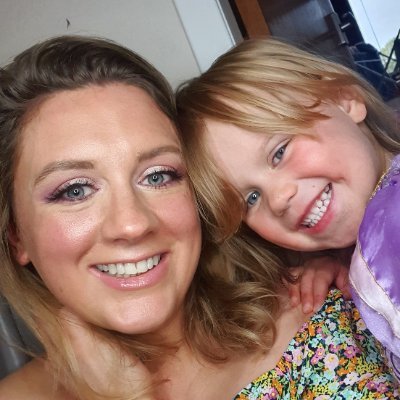 Profile Picture of Paula Beattie (@PaulaBeattie8) on Twitter