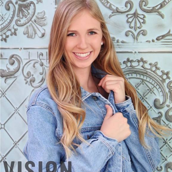 Profile Picture of Molly Vesterby (@mollyv28) on Poshmark