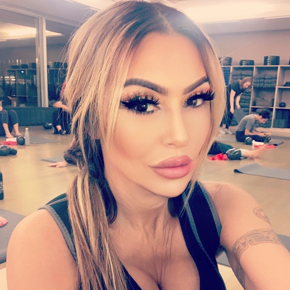Profile Picture of Patricia Heliotis (@venus709) on Poshmark