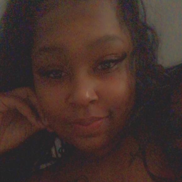 Profile Picture of Darrian Darrien (@darrian21) on Poshmark