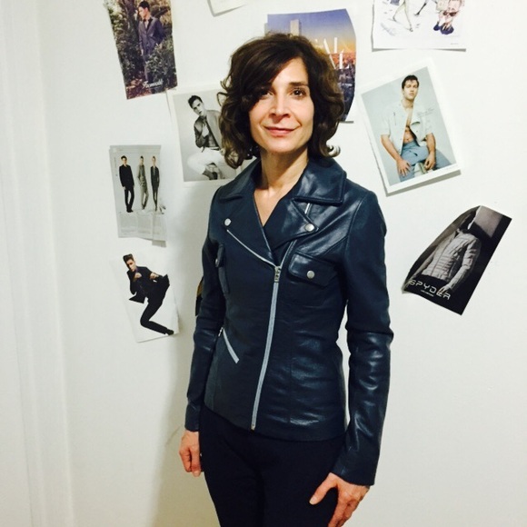 Profile Picture of Lisa Bernstein (@lisab980) on Poshmark