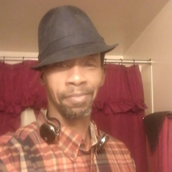 Profile Picture of Andrew Agnew (@andrewagnew) on Poshmark
