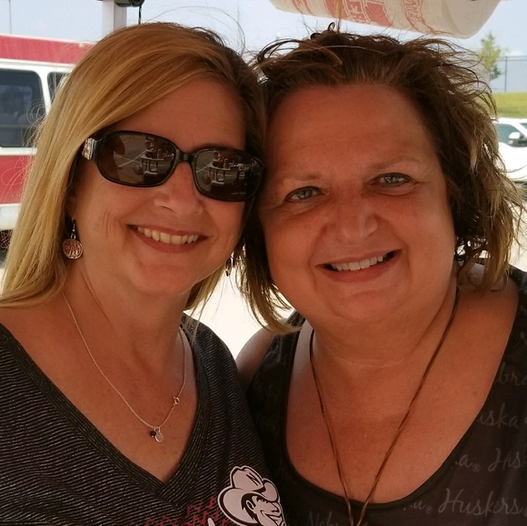 Profile Picture of Janet Knisley (@jek9513) on Poshmark