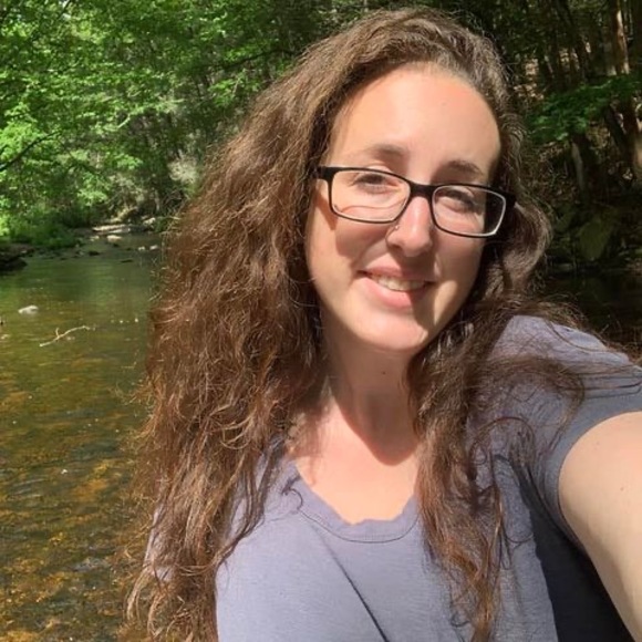 Profile Picture of Jillian Gibeault (@jilliang24) on Poshmark