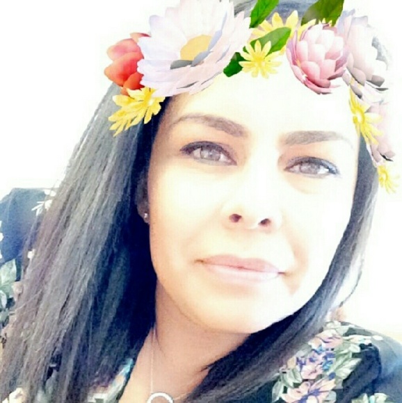 Profile Picture of Ruby Flores (@rubyred38) on Poshmark