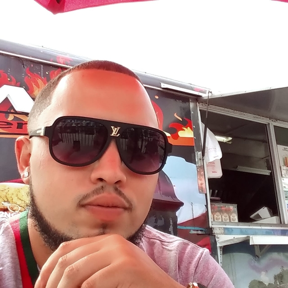 Profile Picture of Erik Roman (@erik25) on Poshmark