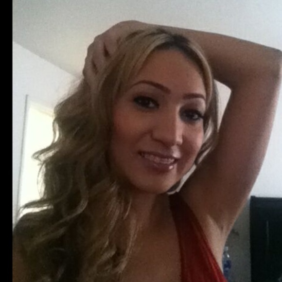 Profile Picture of Yesenia Rojas (@yeseniar88) on Poshmark
