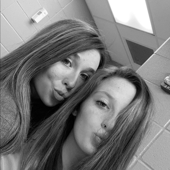 Profile Picture of Jayden Sealy (@jaydensealyyy) on Poshmark