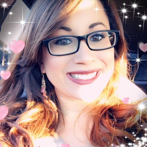 Profile Picture of Stephanie Restrepo (@snrestrepo1516) on Poshmark