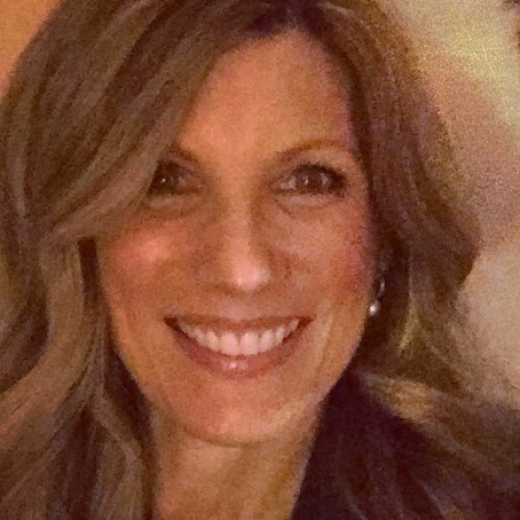 Profile Picture of Kim Coffland (@kimberland) on Poshmark