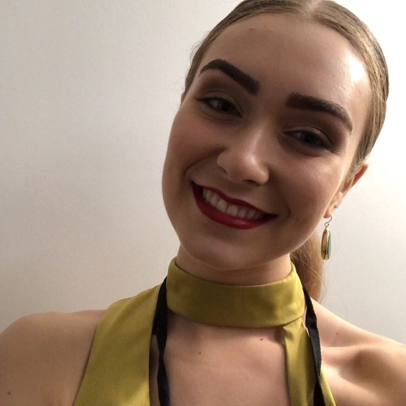 Profile Picture of Alexandra Perlman (@alexcp425) on Poshmark