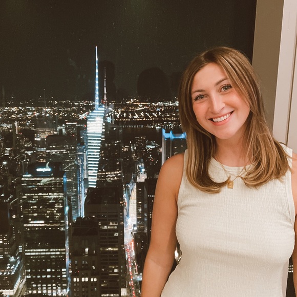 Profile Picture of Paige Cologgi (@pcolo2130) on Poshmark