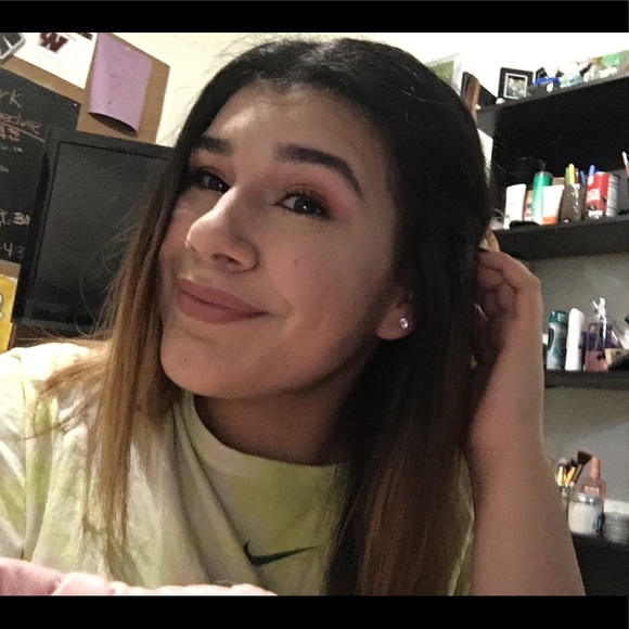 Profile Picture of Naliah Birner (@naliahbirner17) on Poshmark