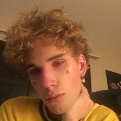 Profile Picture of June (@twheatlies) on Twitter