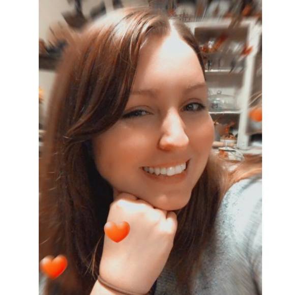 Profile Picture of Valerie Mikesic (@valm532) on Poshmark