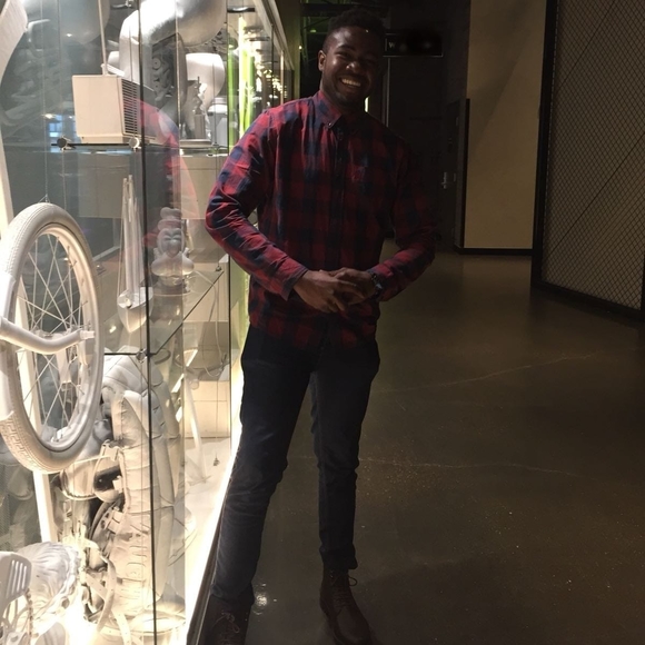 Profile Picture of Eziuchecku Ekwe (@ziuch) on Poshmark