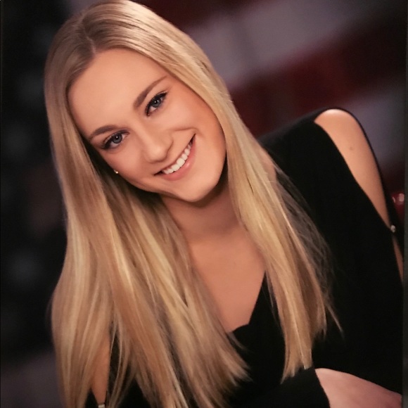 Profile Picture of Samantha Susick (@samanthasusick) on Poshmark