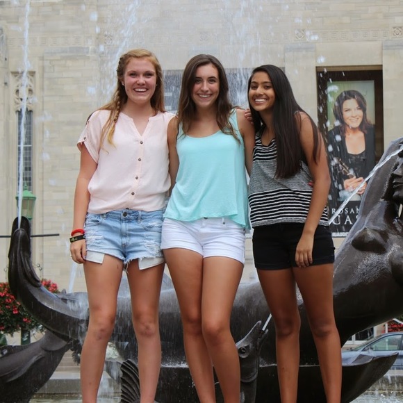 Profile Picture of Mallorey Daunhauer (@maldaun) on Poshmark