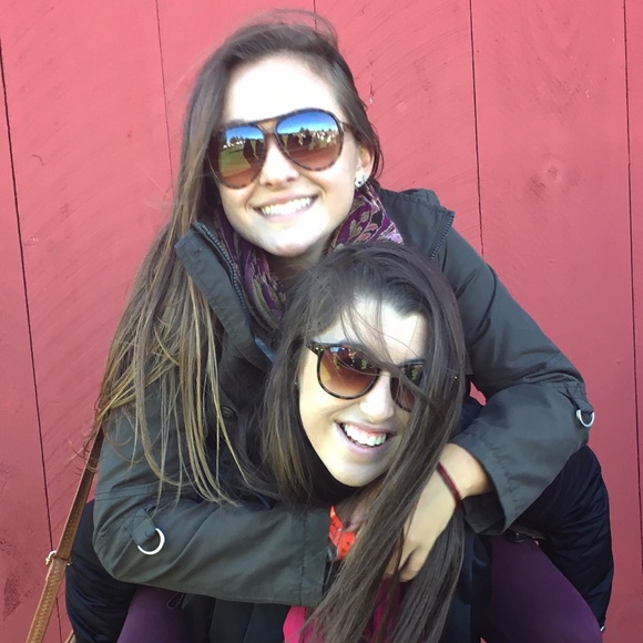 Profile Picture of Taylor Kobel (@taylorkobel) on Poshmark