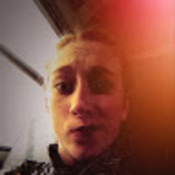 Profile Picture of Lindy Eichinger (@lindyeichinger) on Poshmark