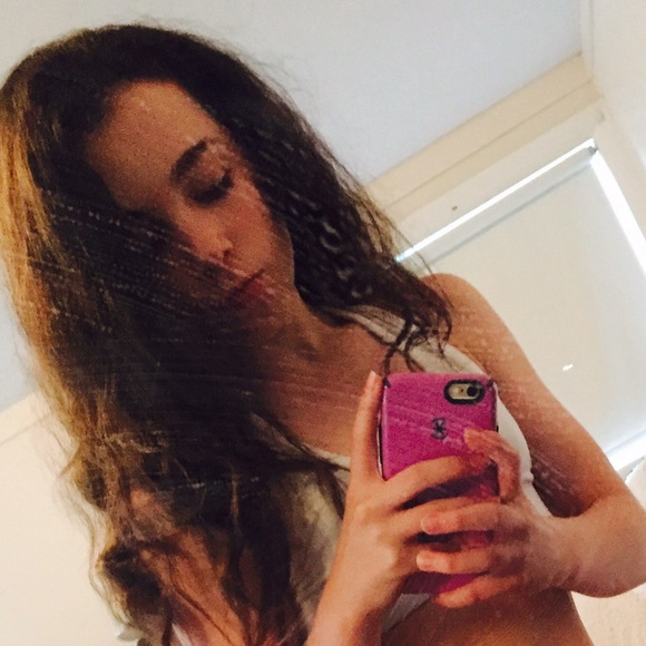 Profile Picture of Maddie Dunham (@maddieeeedunham) on Poshmark