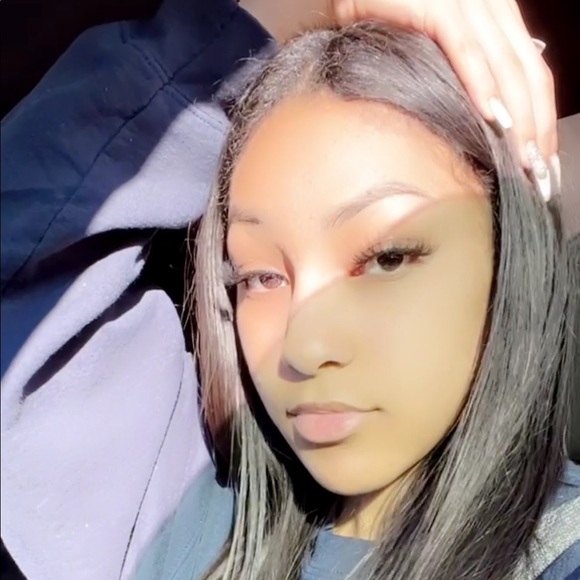 Profile Picture of Kennedy Porter (@kporter005) on Poshmark