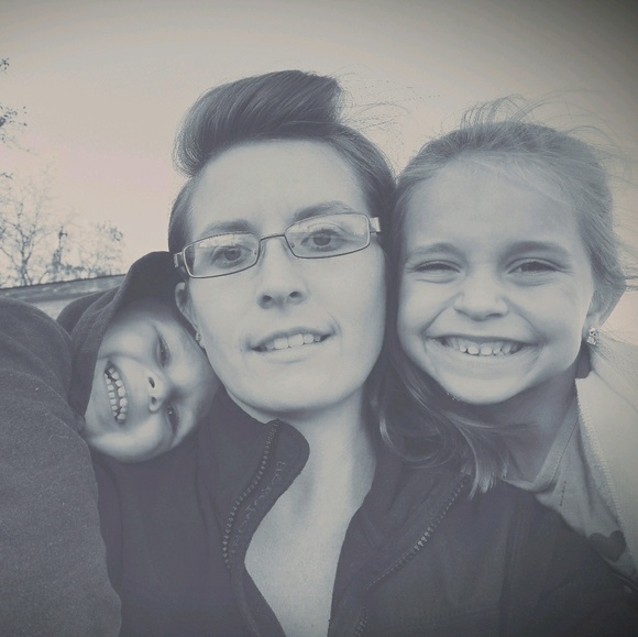 Profile Picture of Mandy Evans (@mevans31) on Poshmark